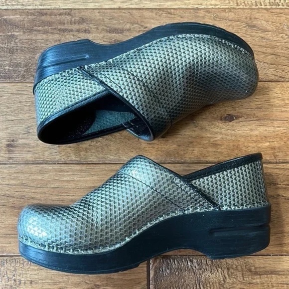 Dansko Professional Leather Clog Comfort Shoe in Sage Honeycomb Metallic Texture - Picture 2 of 13
